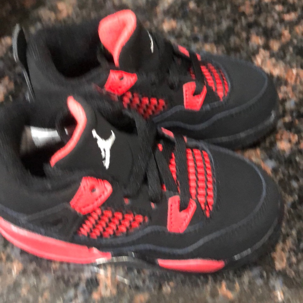 Jordan 4 retro red thunder
